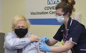 Boris Johnson ispunio obećanje, primio prvu dozu vakcine AstraZeneca